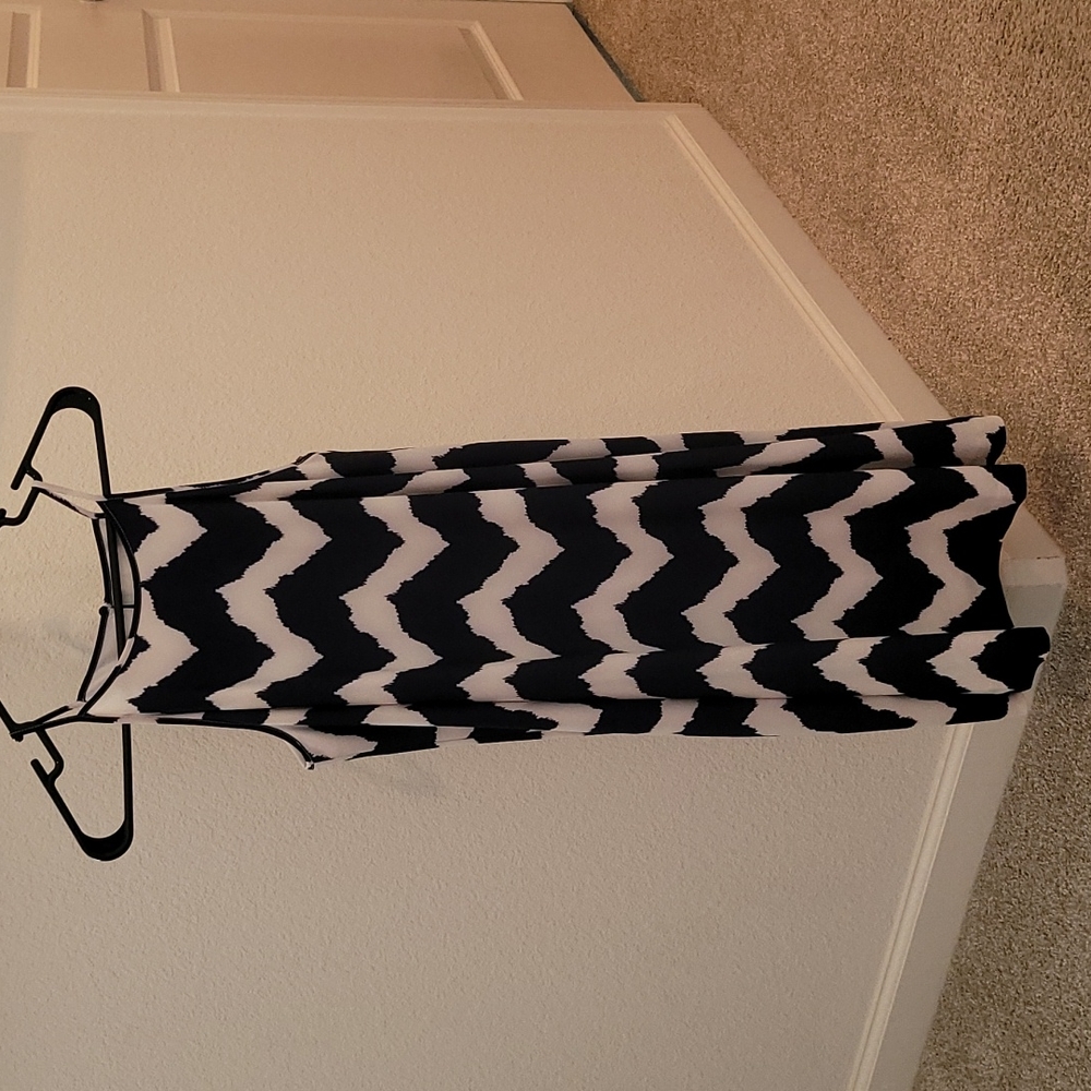 *NEW* New York & Company Small Blue & White Chevron Striped Dress